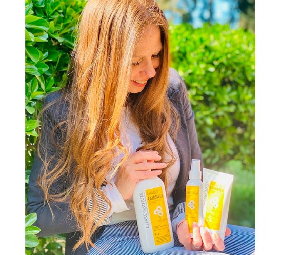 Modelo con la Gama camomila de cleare institute