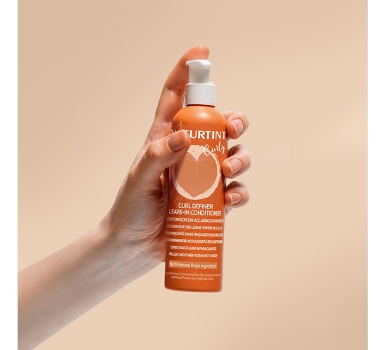 Acondicionador sin aclarado curly Naturtint mano
