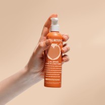Acondicionador sin aclarado curly Naturtint mano