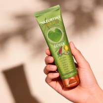 Mascarilla Hair food quinoa Naturtint en la mano